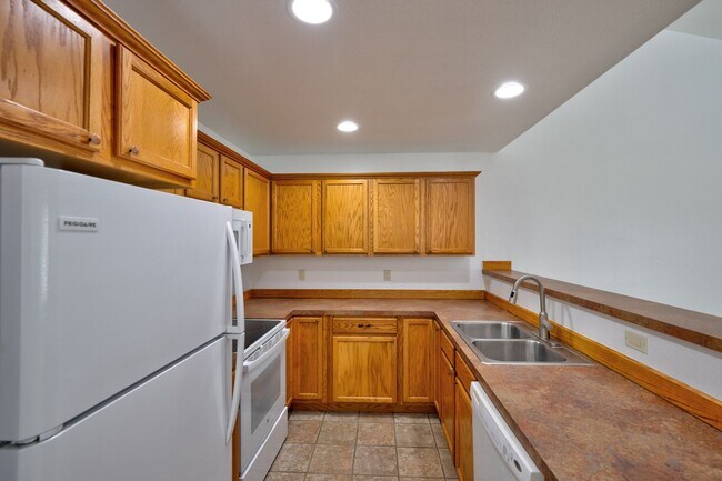 Building Photo - 993