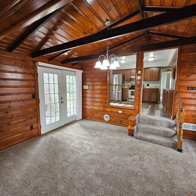 Building Photo - A cozy 2-bedroom, 1-bath home in the heart...