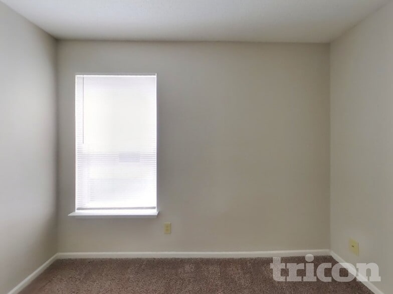 Building Photo - 1905 Blue Pine Ln