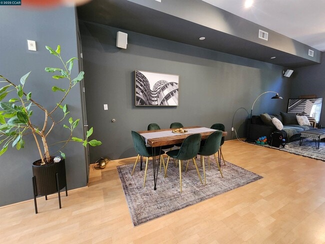 Building Photo - 45 Iron Horse Ln