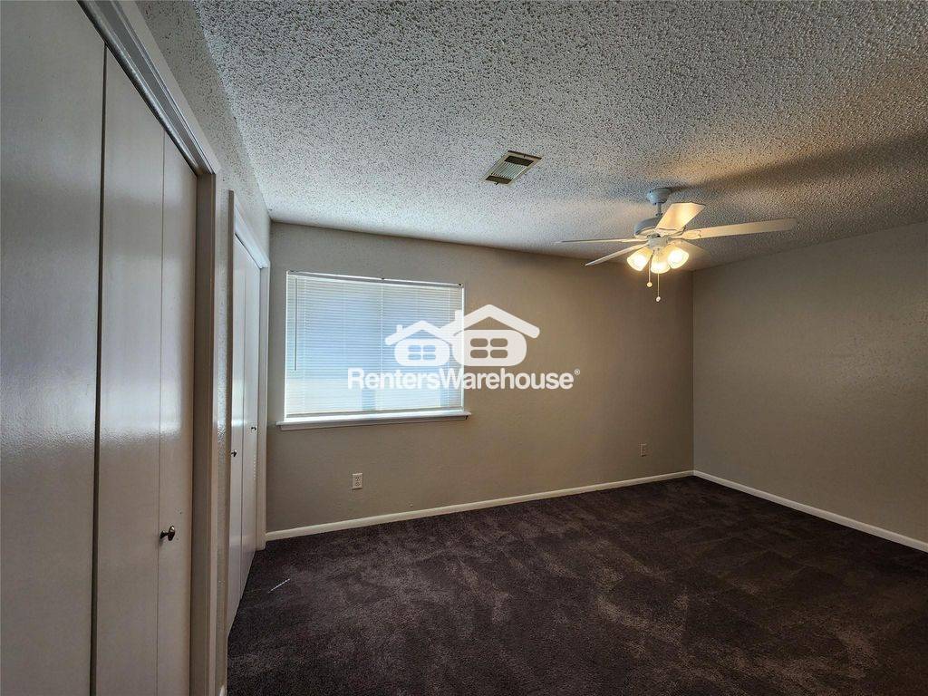 Building Photo - 17742 Kings Park Ln