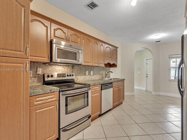 Building Photo - 16879 SW 1st Manor