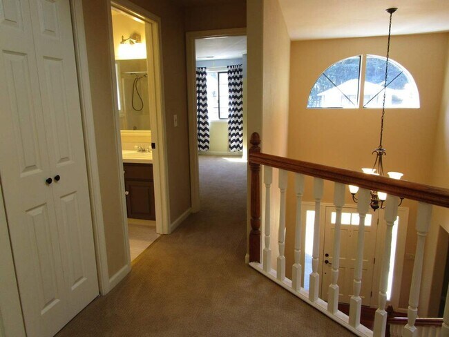 Building Photo - Charming 3 Bedroom Home in Gig Harbor