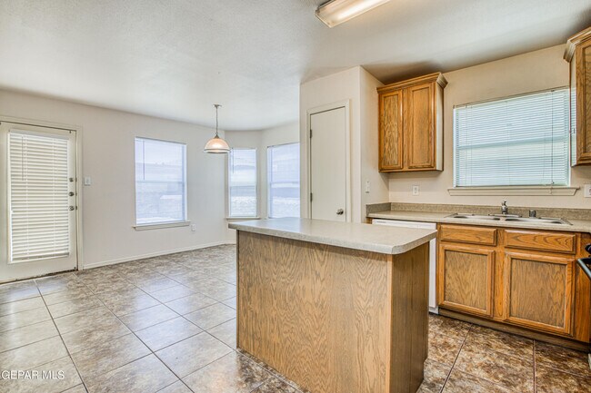Building Photo - 6216 Spotted Eagle Dr