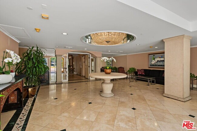 Building Photo - 430 N Oakhurst Dr