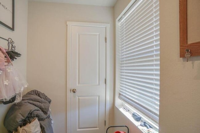 Building Photo - NEWER THREE BEDROOM WITH GARAGE