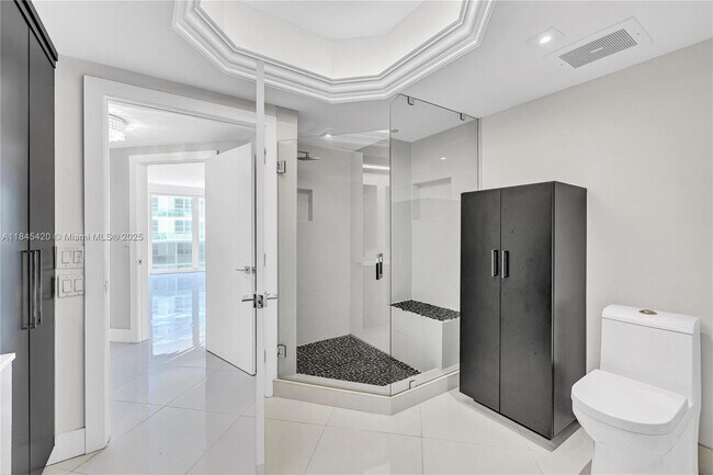 Building Photo - 9559 Collins Ave
