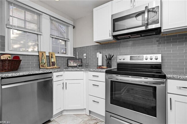 Building Photo - 868 W 36th St