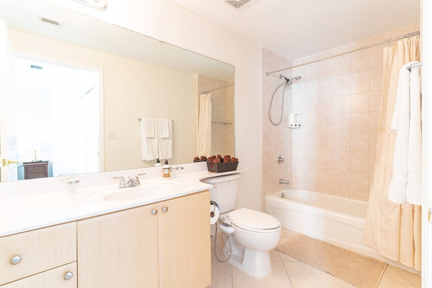 Building Photo - 2280 SW 32nd Ave