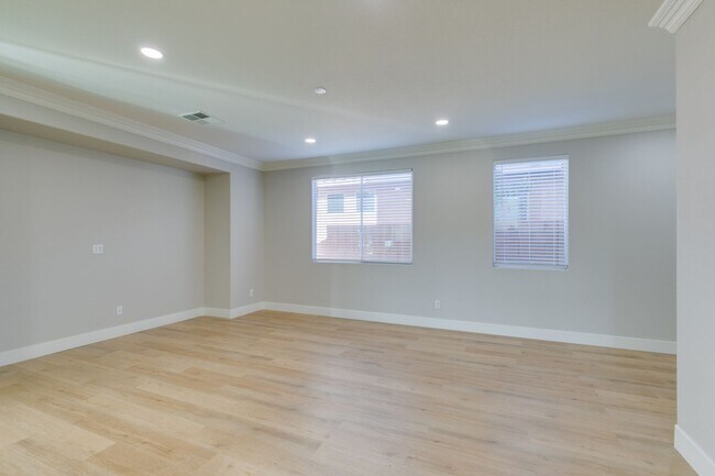 Building Photo - BEAUTIFUL SUMMERLIN 3 BEDROOM UPGRADED!!