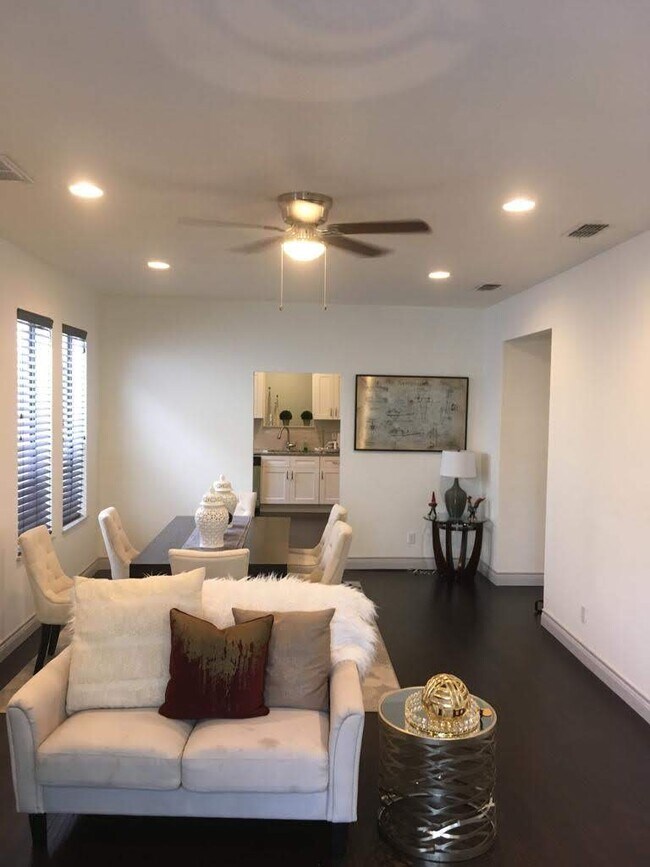 Building Photo - 126 Cactus St