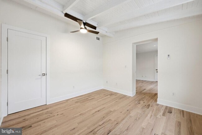 Building Photo - 1419 Wisconsin Ave NW