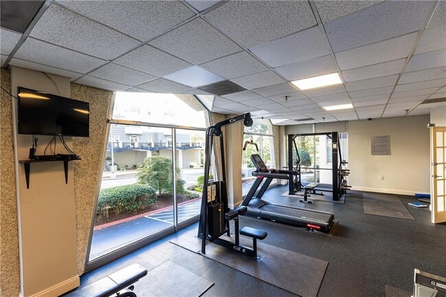 Building Photo - 2479 Peachtree Rd NE