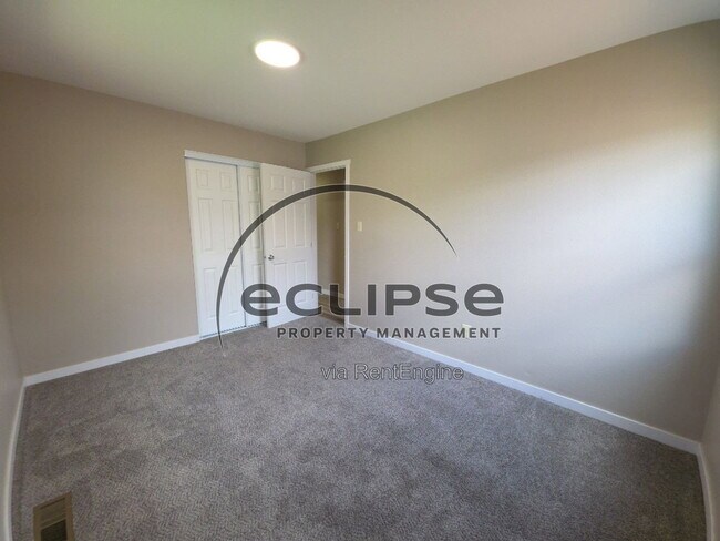 Building Photo - 721 Lee Dr