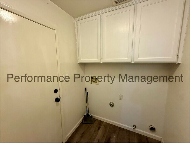 Building Photo - 10720 Anacostia Way