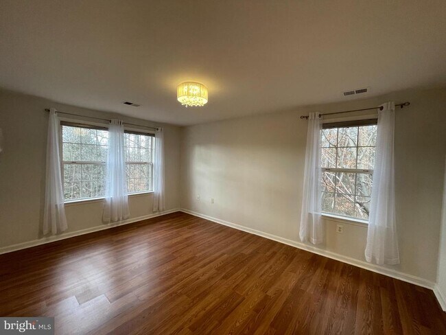 Building Photo - 501 Garrison Woods Dr