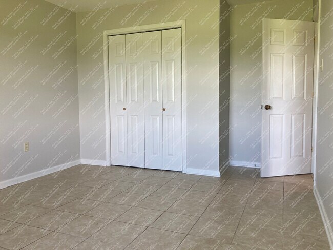 Building Photo - 340 Gloria St