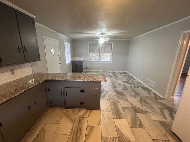 Building Photo - 3604 Hydrangea St