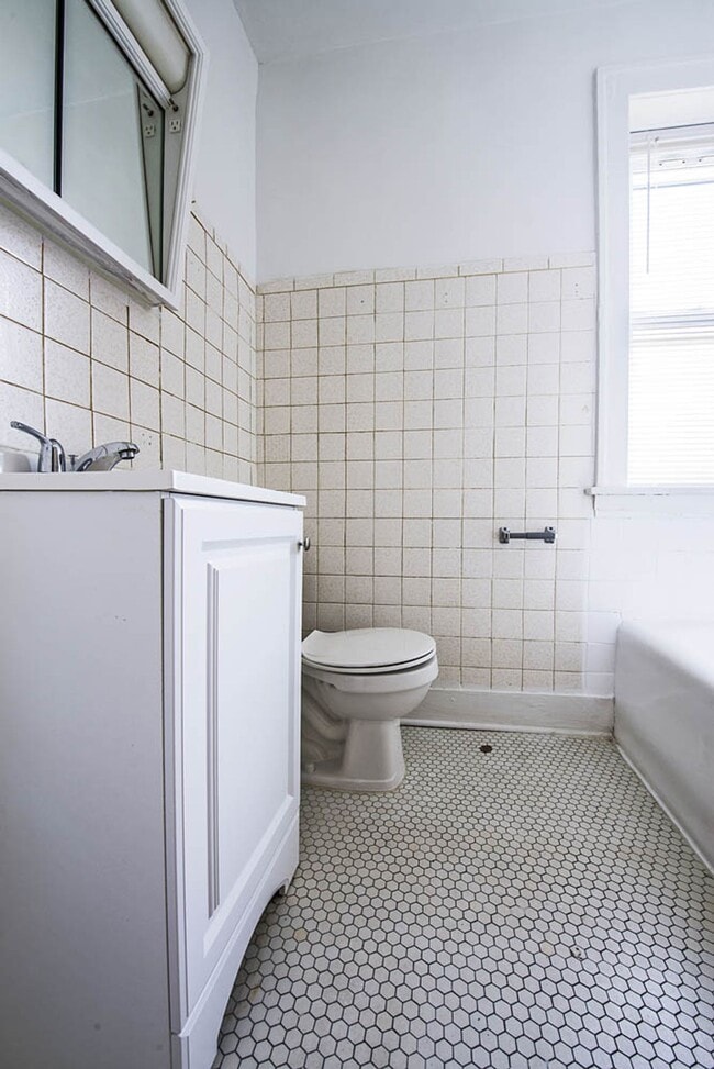 Building Photo - Maywood Apartments