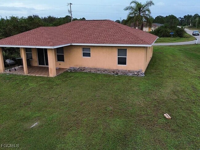 Building Photo - 428 Chamonix Ave S