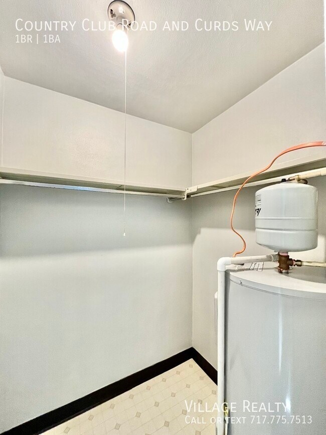 Building Photo - 671 Country Club Rd