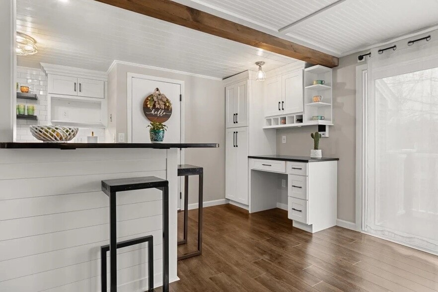 Building Photo - 478 Seabury