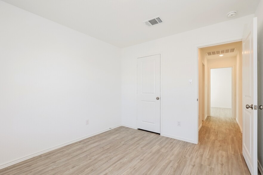 Building Photo - 2726 Robles St