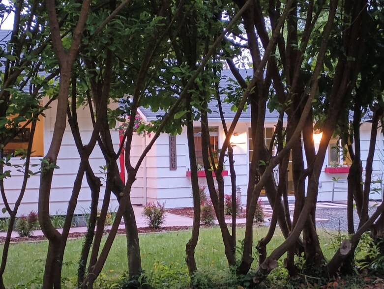 Building Photo - 711 N Third St