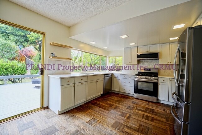 Building Photo - Spacious San Marin Home with Pool!