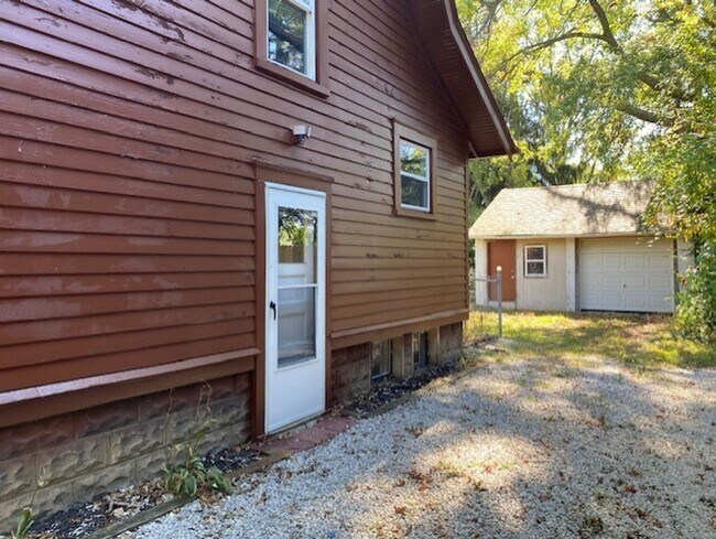 Building Photo - Classic 1929 Beauty—Updated Systems, Cozy ...