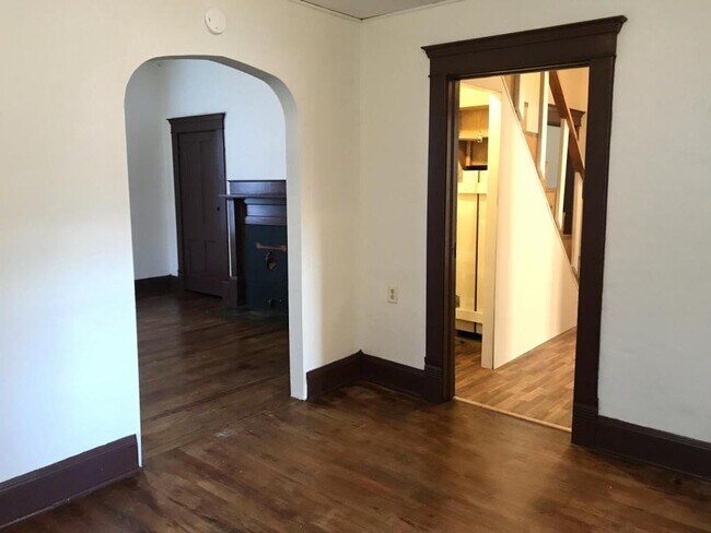 Building Photo - 103 Locust St