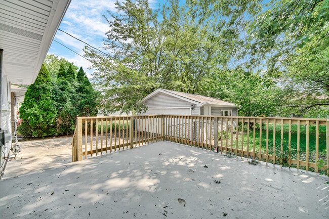 Building Photo - 8011 Monaldi Dr