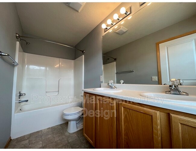 Building Photo - 4536 NE McDougal Ln
