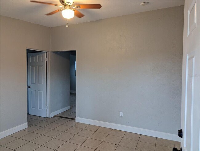 Building Photo - 2000 Queensboro Ave S