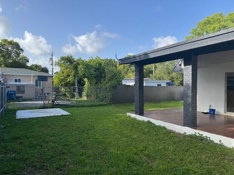 Building Photo - 1350 SW 34th Ave