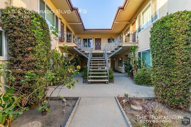 Building Photo - Updated 1 Bed /1 Bath In Arcadia! | Upper ...