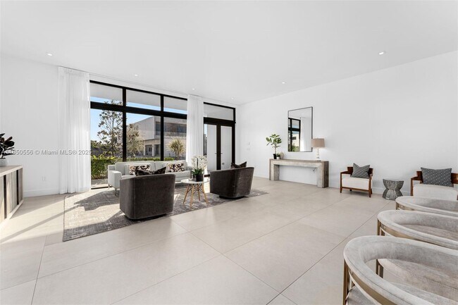 Building Photo - 16703 Botaniko Dr S