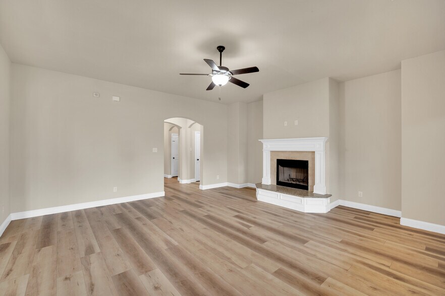Building Photo - 437 Whispering Willow Dr