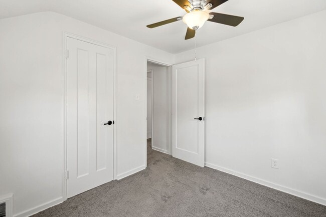 Building Photo - AVAILABLE OCT 1ST! DON'T MISS THIS RENOVAT...