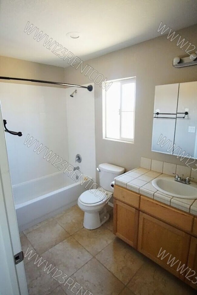 Building Photo - 3BD/ 2BTH SINGLE FAMILY HOME CALIFORNIA CITY