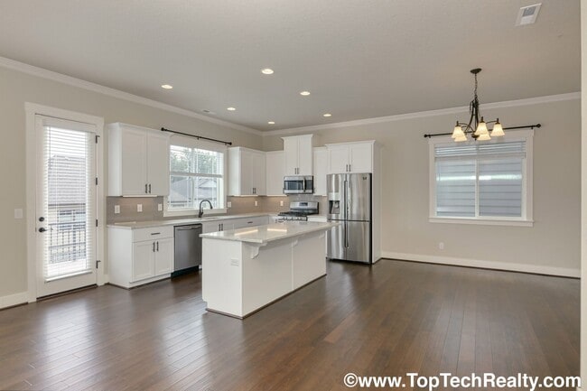 Building Photo - Lovely Beaverton Home 3BR, 2.5 BTH Great Location & A+Schools!