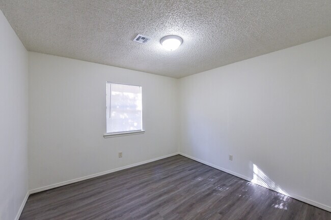 Building Photo - 101 Adirondack Ln