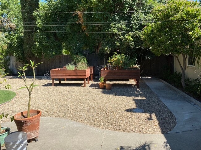 Building Photo - 2 bedroom bungalow in La Loma neighborhood!