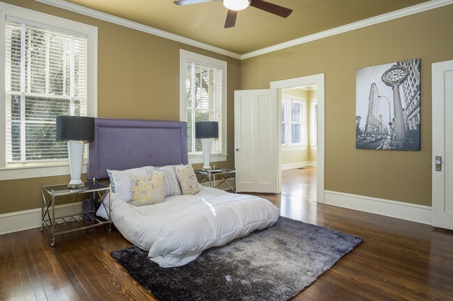 Building Photo - South Highlands