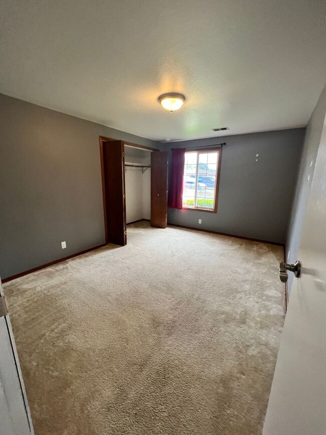 Building Photo - 3 bedroom, 2 bath single level home in Mckinleyville with Double Car Garage!