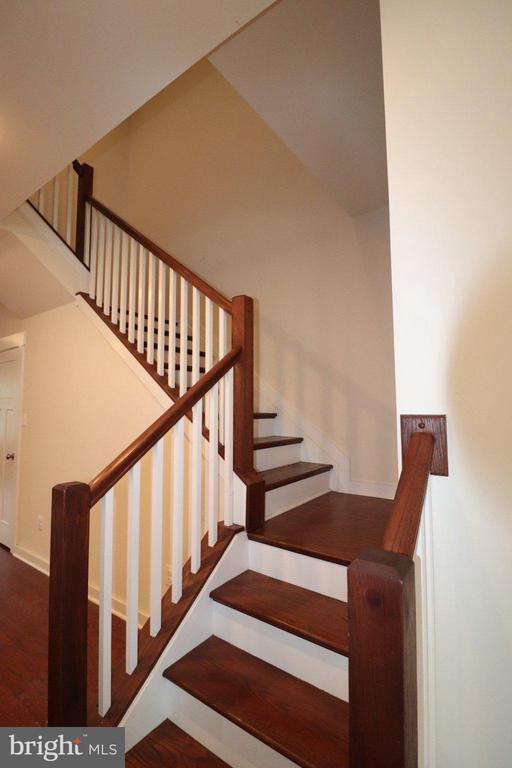 Building Photo - 414 Waverley Dr