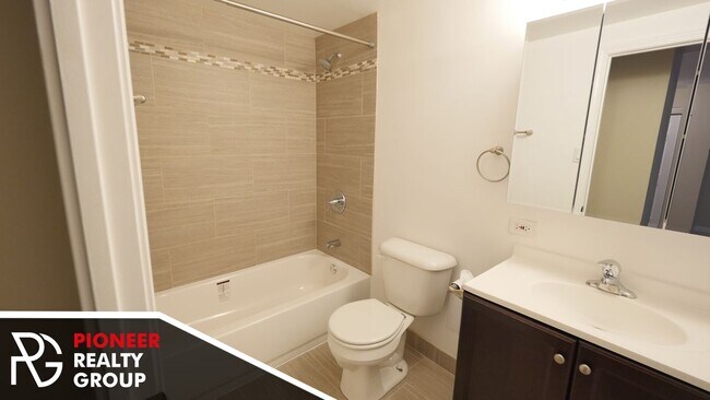 Building Photo - 4180 N Marine Dr