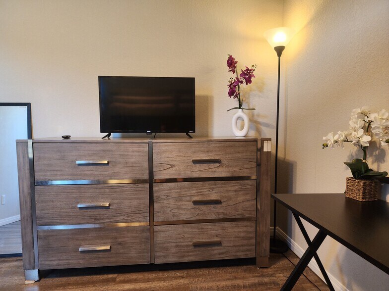 Building Photo - 5866 Wildcat Cyn