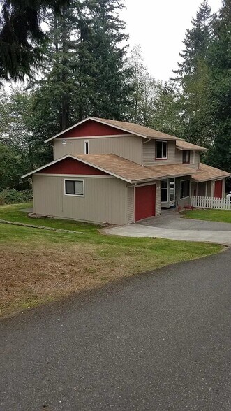 Building Photo - 607 107th Ave E
