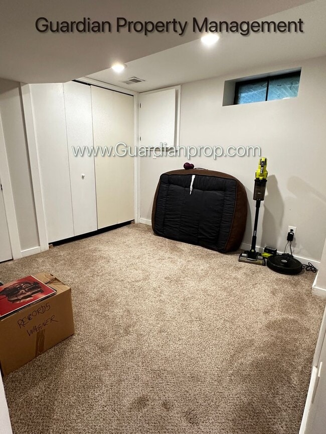 Building Photo - St Louis Park Renovated Single Family Home...